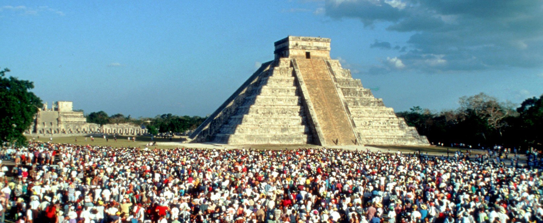Különös ősi alak jelent meg a maja piramis lépcsőin, Naplementénél rögzítették a jelenséget