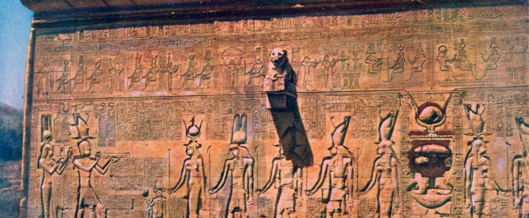 Évezredekkel ezelőtt Egyiptom földjére zuhant az égből, a hieroglifák is módosultak idővel